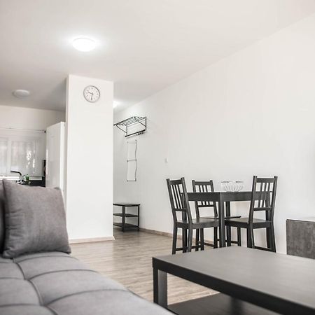 קיסונרגה Lovely One Bedroom Apartment With Nice View מראה חיצוני תמונה